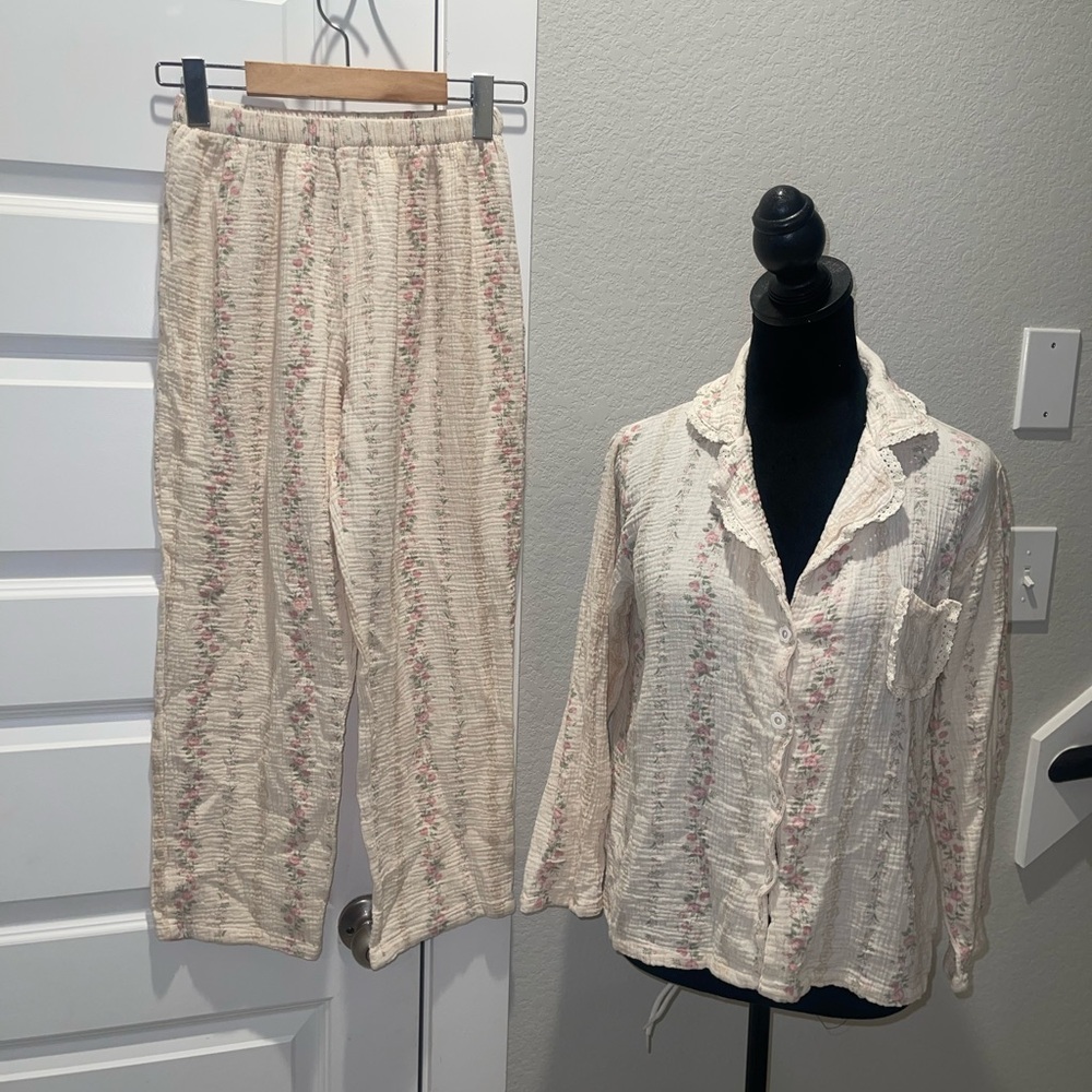 The fleece company slub Cotton Gauze Floral Pajama Set Size Medium